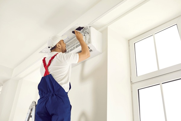 young-technician-uses-screwdrive